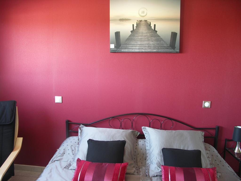 Chambres D'Hotes Le Saint O Detente Room photo