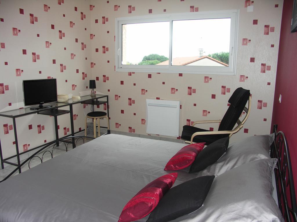 Chambres D'Hotes Le Saint O Detente Room photo
